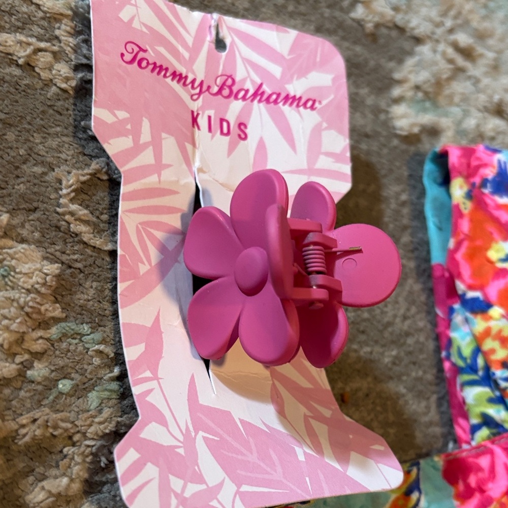 Tommy Bahama 3 Piece Set-Floral Top, Pink Shorts, and Flower Hair Clip - Picture 4 of 8